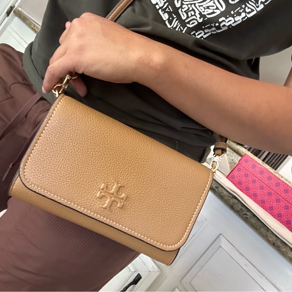 New Tory Burch the flat wallet crossbody include zip cardholder - Picture 7 of 7